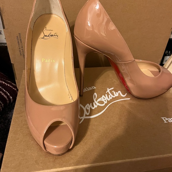 Christian L. Size 8 never worn - Picture 2 of 6